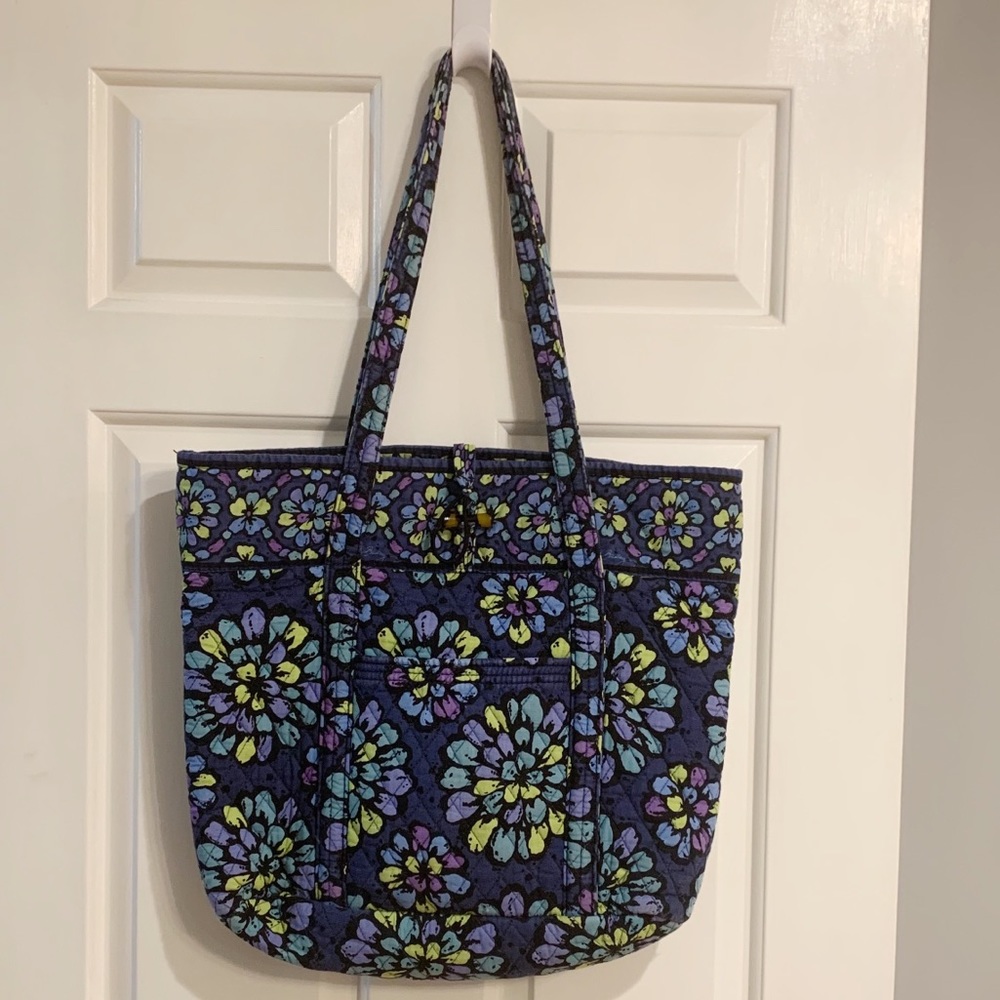 cute barely used vera bradley totebag